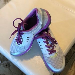 Vionic grey and violet tennis shoes size 6.5